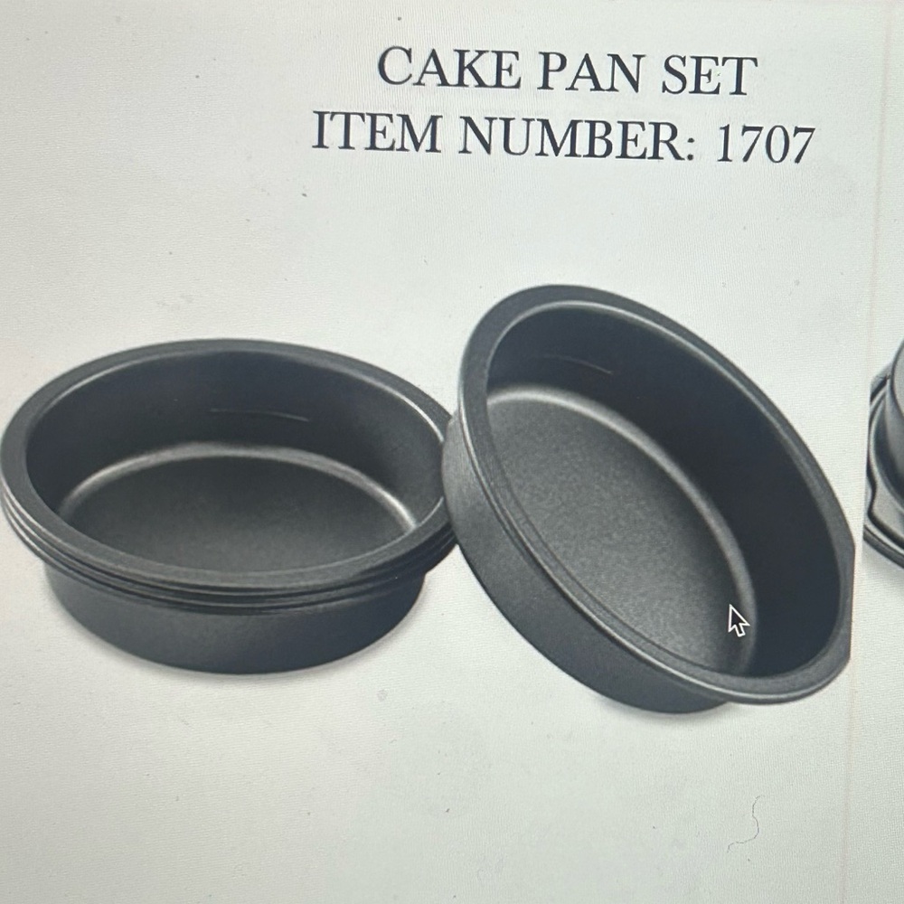 NWT Cake Pan Set